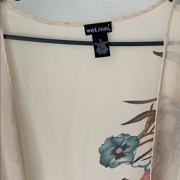 Wet seal Shawl - Picture 4 of 4